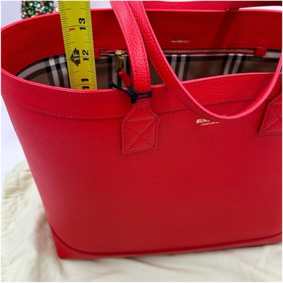 Burberry pebble grain, leather check lined, large shopping tote - Picture 7 of 9
